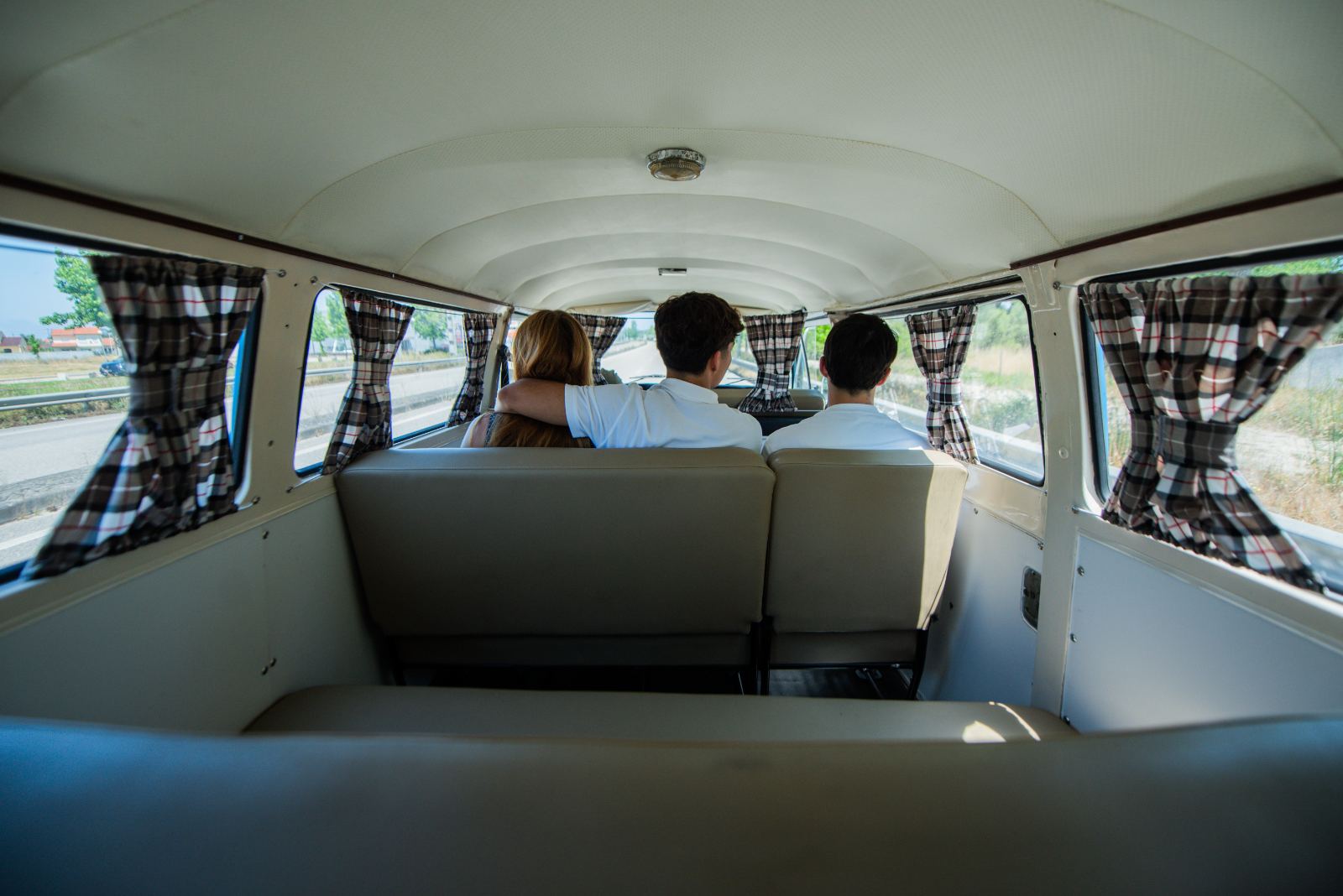 A bordo de uma carrinha clássica, a caminho pela Bairrada